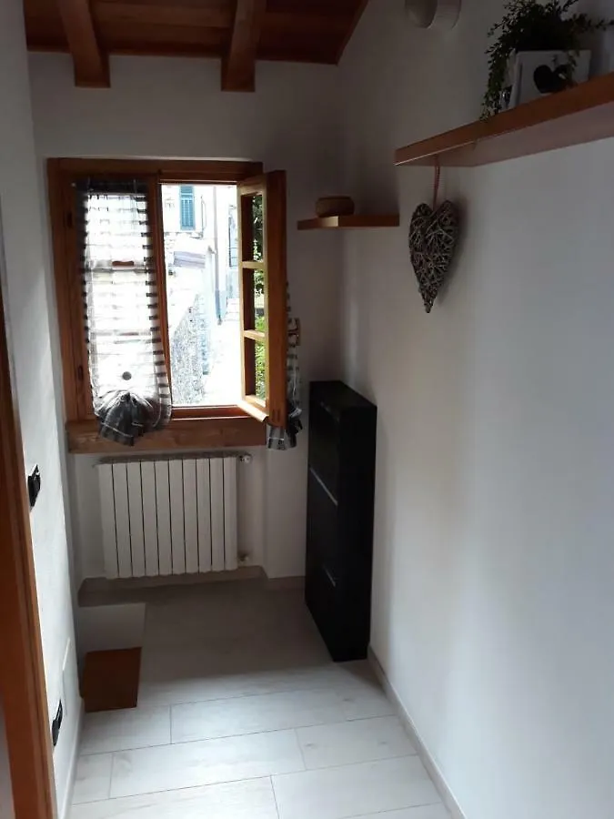 Maison de Denise Lezzeno Ferienhaus